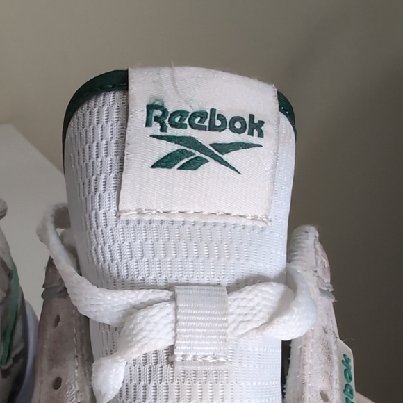 🎉Host Pick🎊 Reebok Kids Athletic Shoe- White and Green - Picture 2 of 10